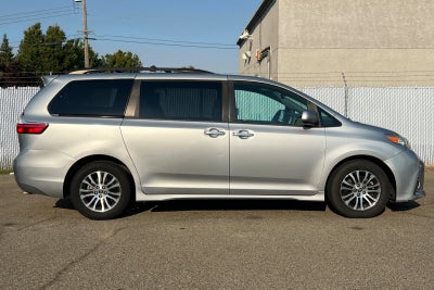 2019 Toyota Sienna XLE