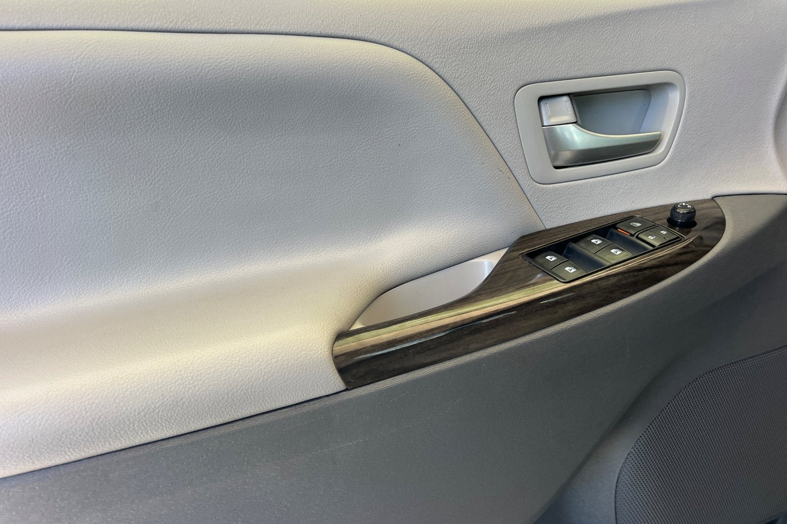 2020 Toyota Sienna XLE Premium