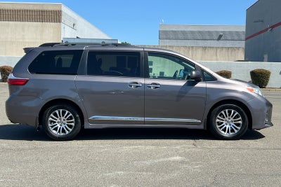 2020 Toyota Sienna XLE Premium