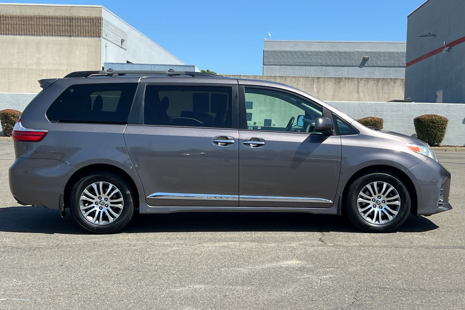 2020 Toyota Sienna XLE Premium