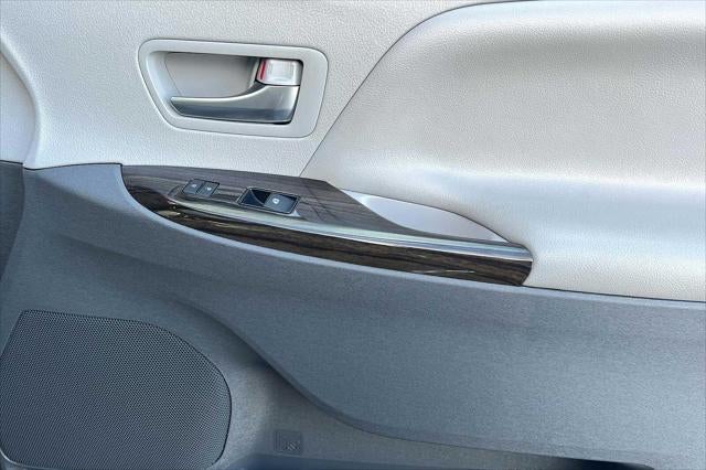 2020 Toyota Sienna XLE Premium