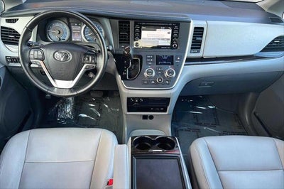 2020 Toyota Sienna XLE Premium