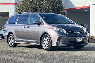 2020 Toyota Sienna XLE Premium