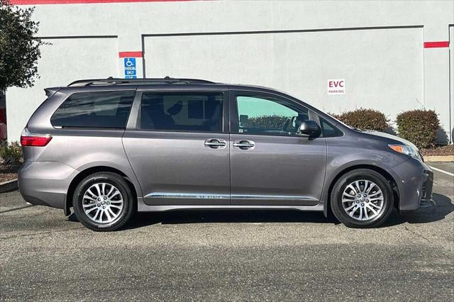 2020 Toyota Sienna XLE Premium