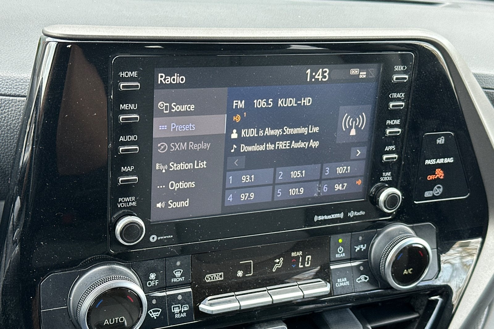 2020 Toyota Highlander Hybrid LE