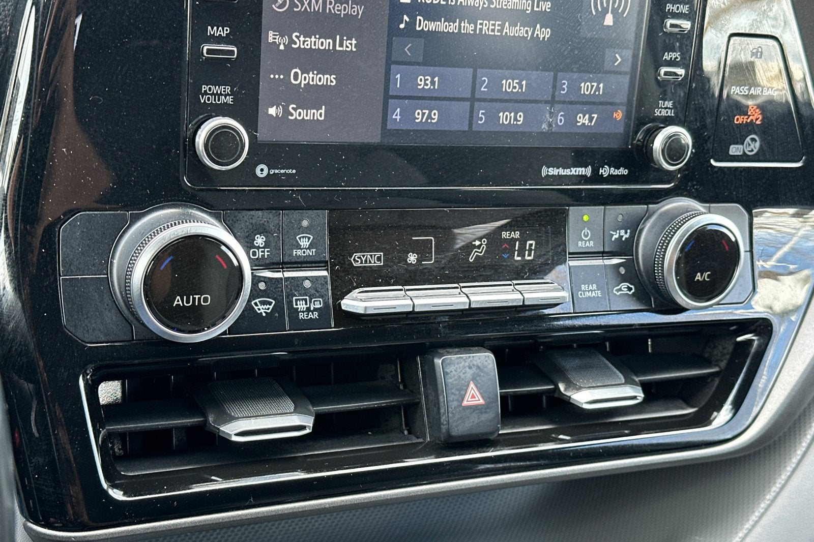 2020 Toyota Highlander Hybrid LE