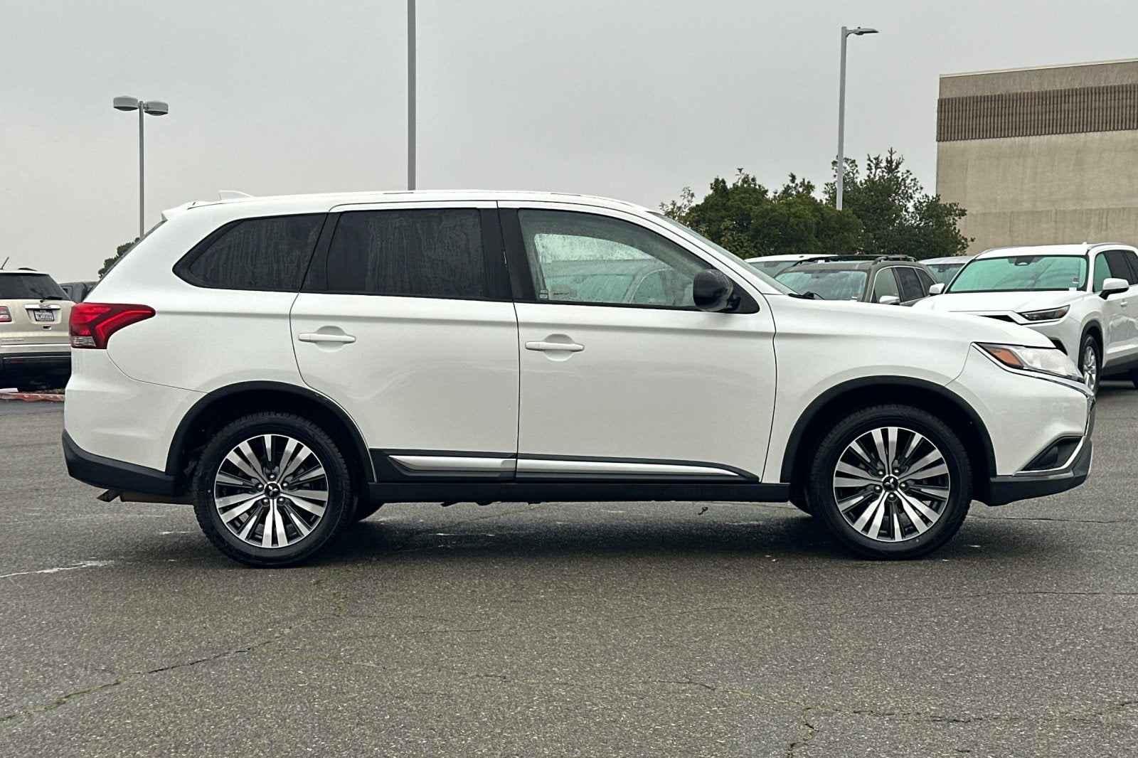 2019 Mitsubishi Outlander ES