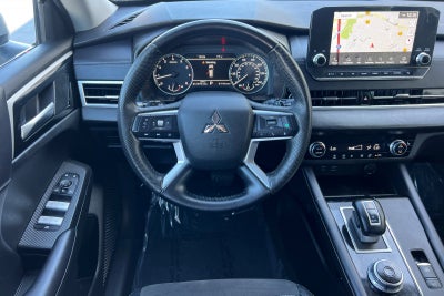 2023 Mitsubishi Outlander SE