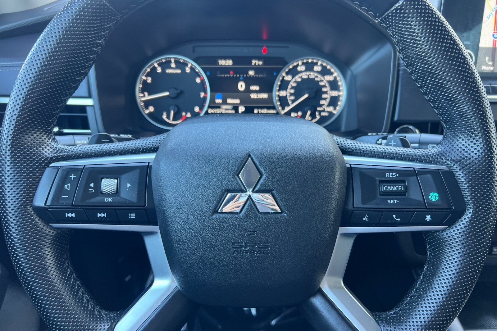 2023 Mitsubishi Outlander SE