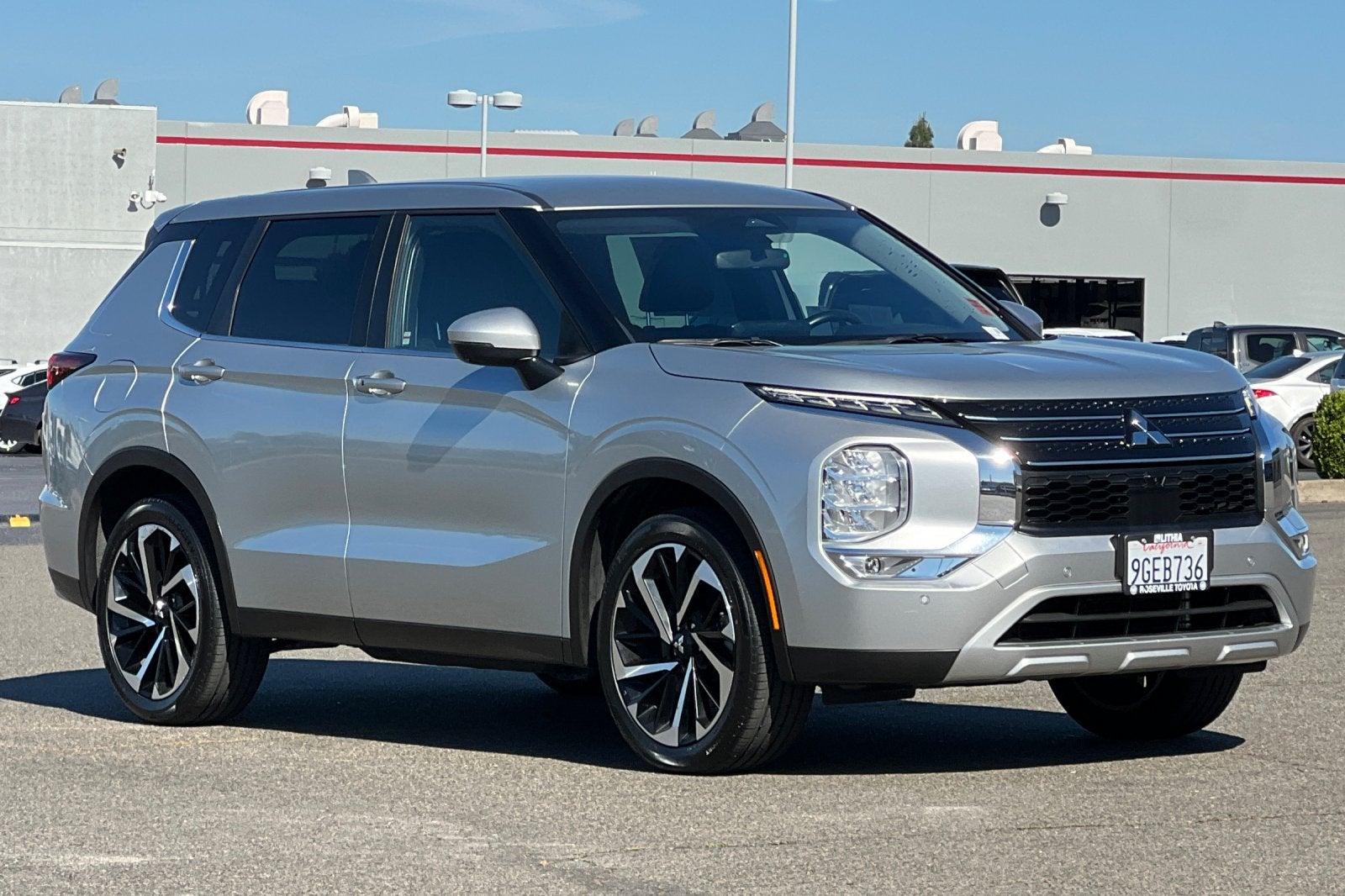 2023 Mitsubishi Outlander SE