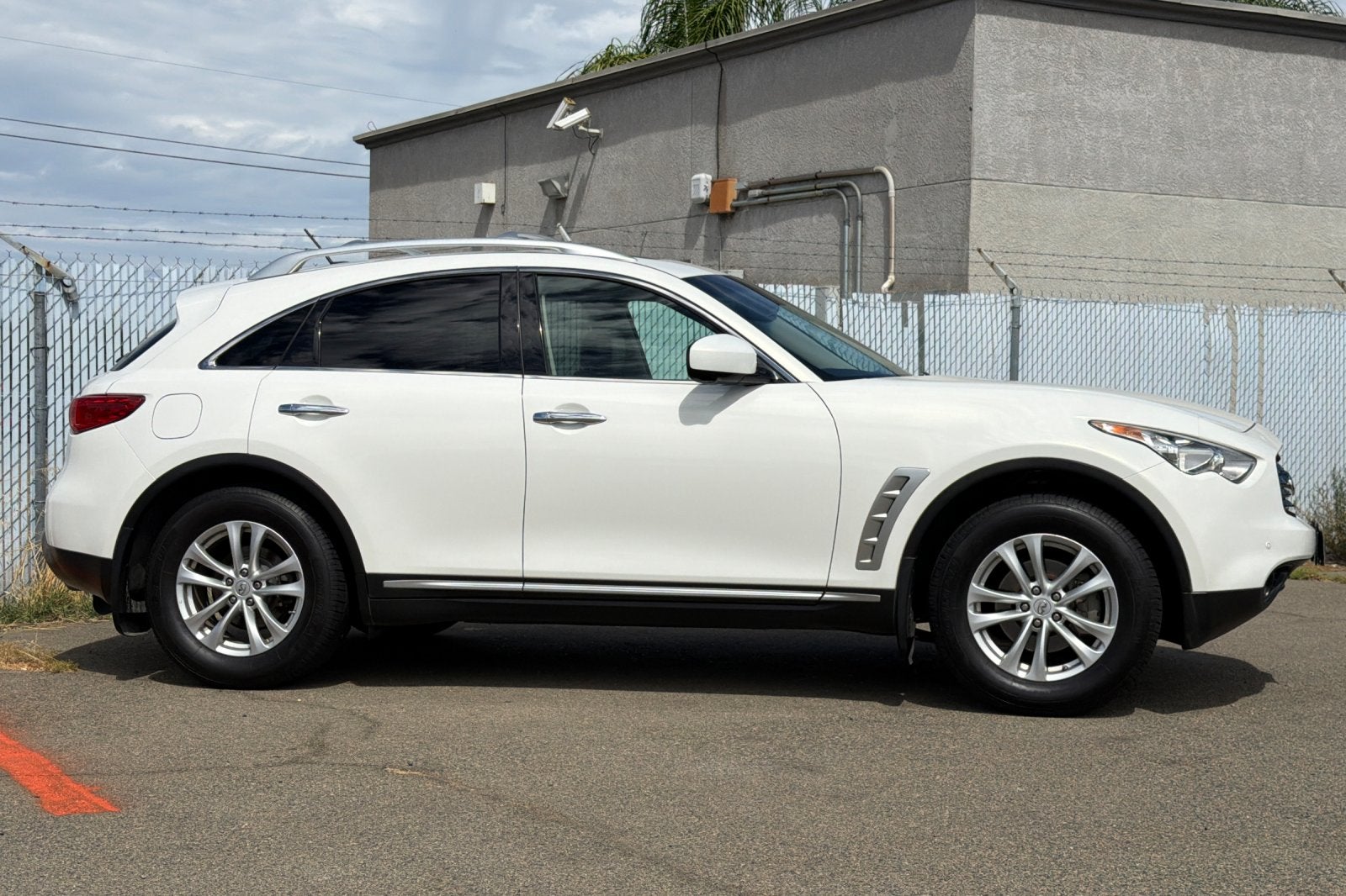 2010 INFINITI FX35 Base