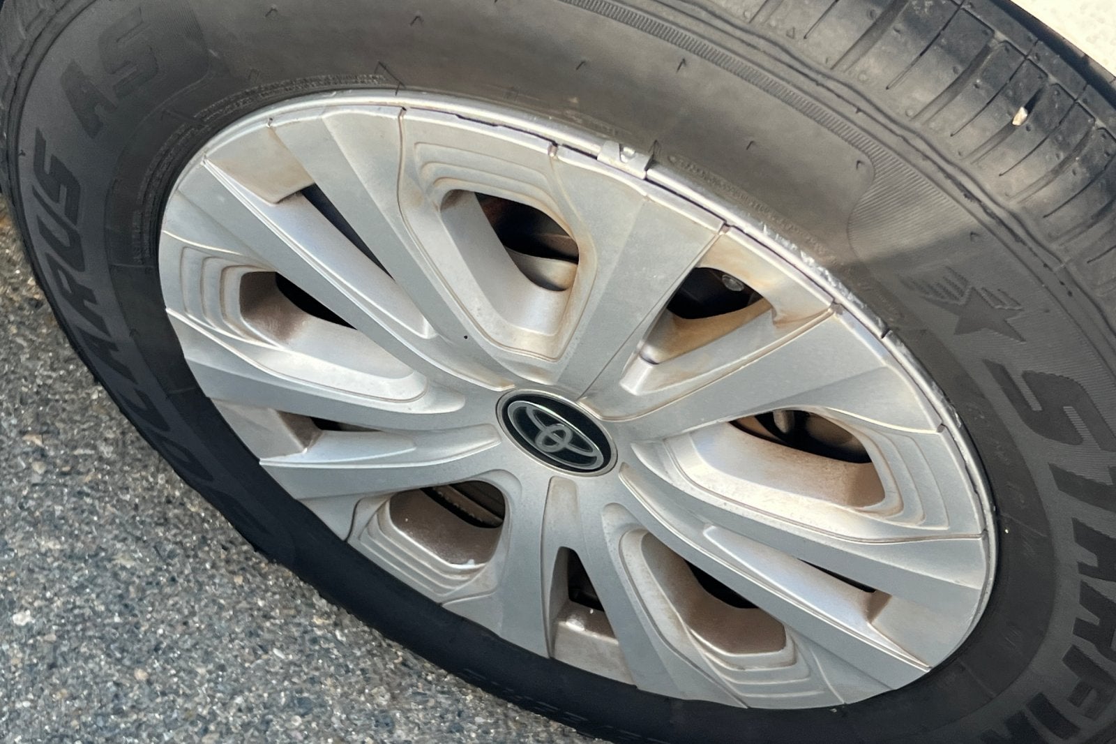 2022 Toyota Prius LE