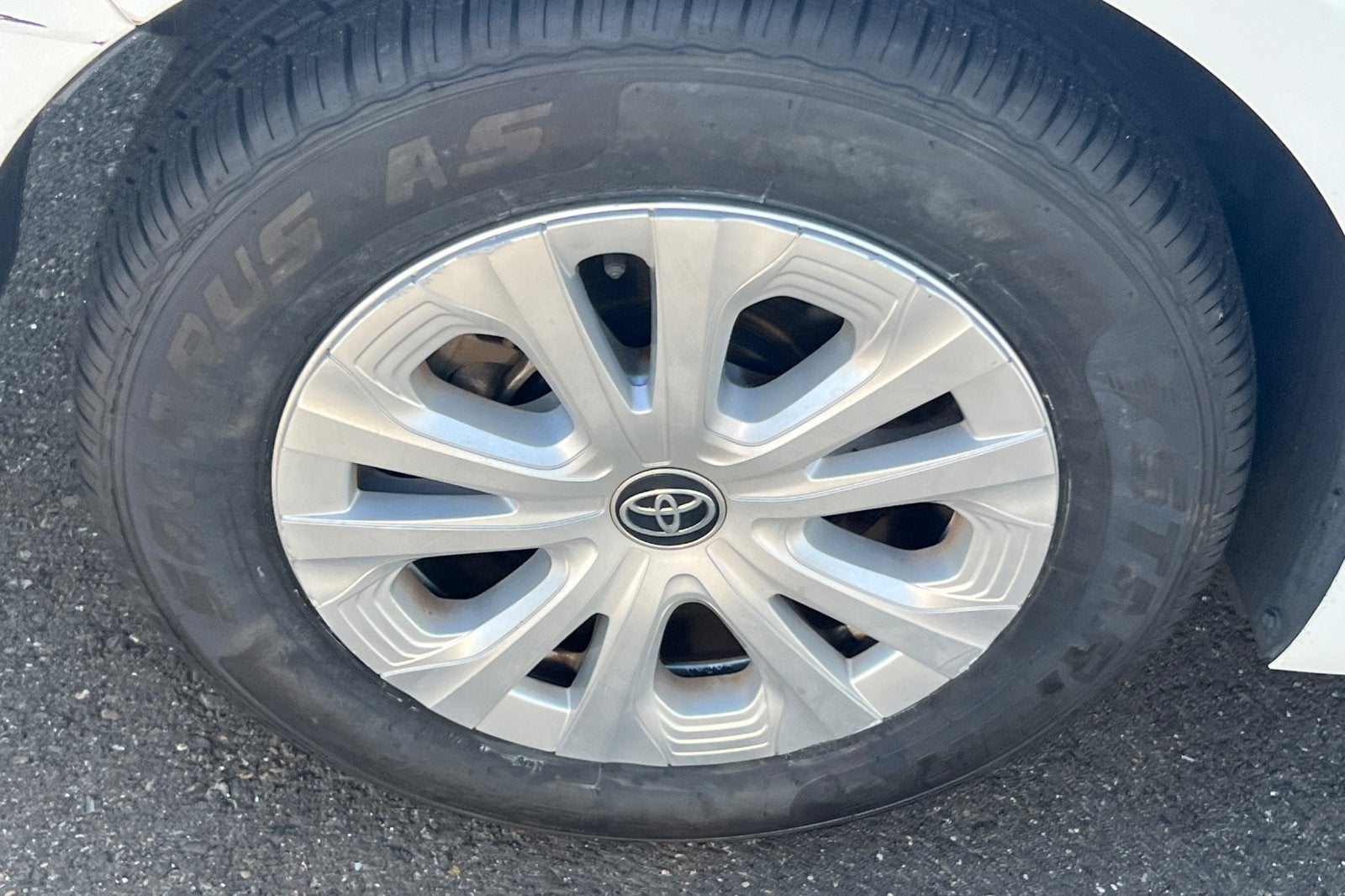 2022 Toyota Prius LE