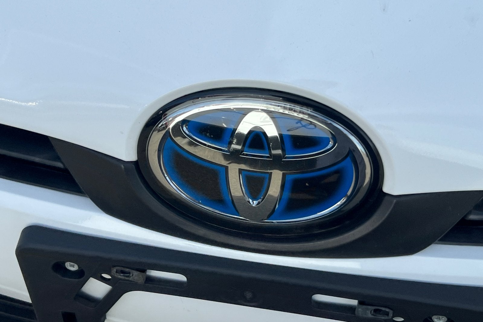 2022 Toyota Prius LE