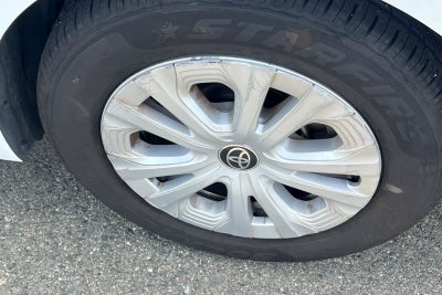 2022 Toyota Prius LE