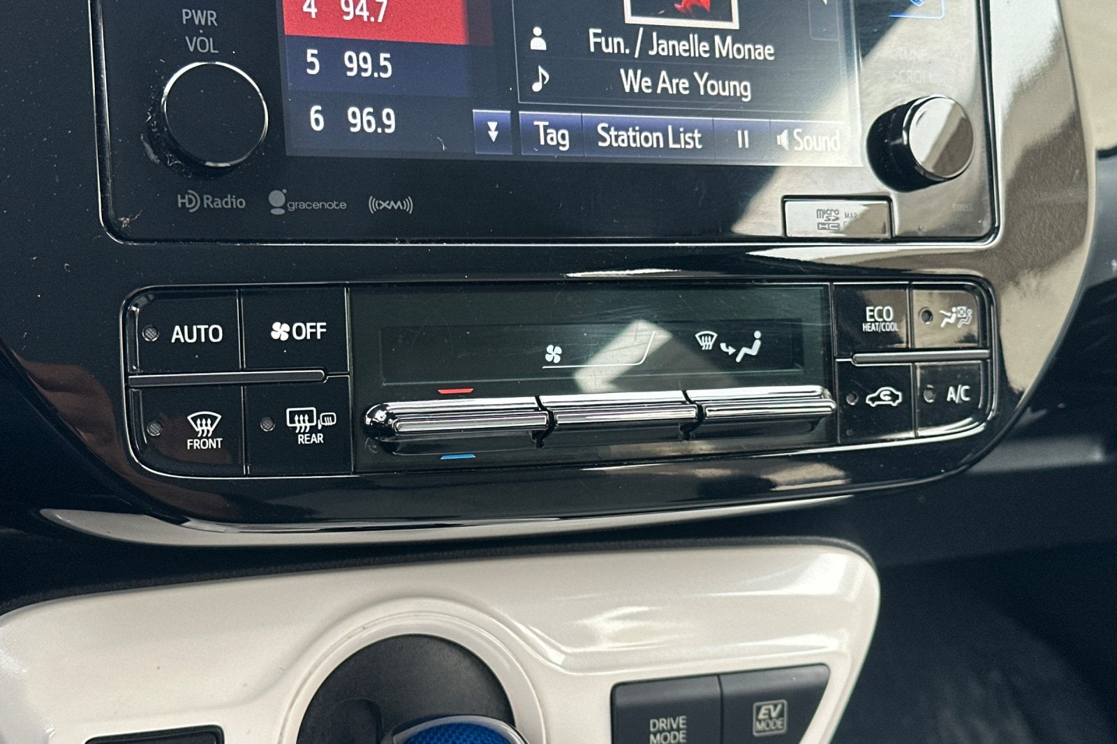 2016 Toyota Prius Three Touring