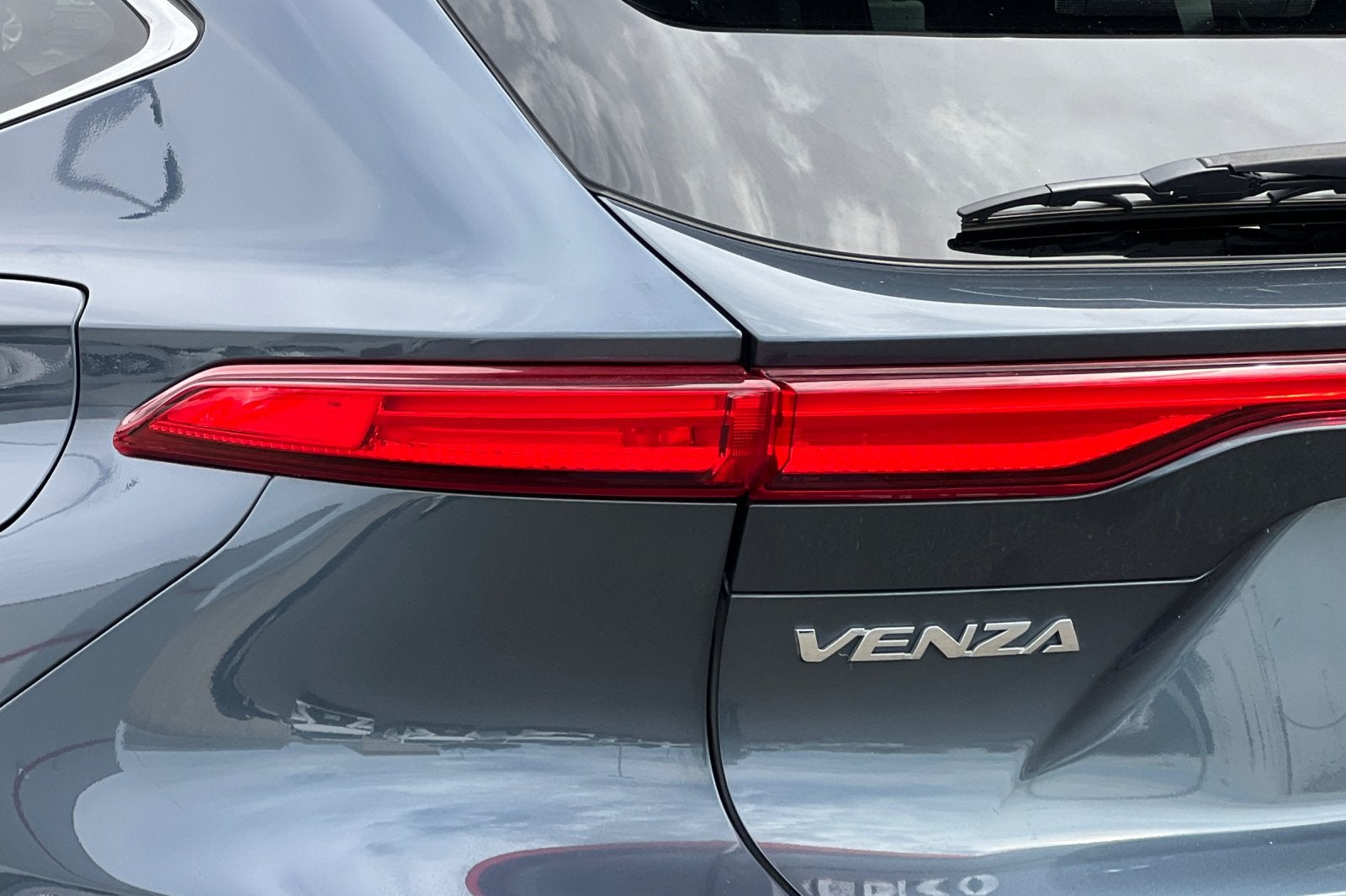 2024 Toyota Venza LE