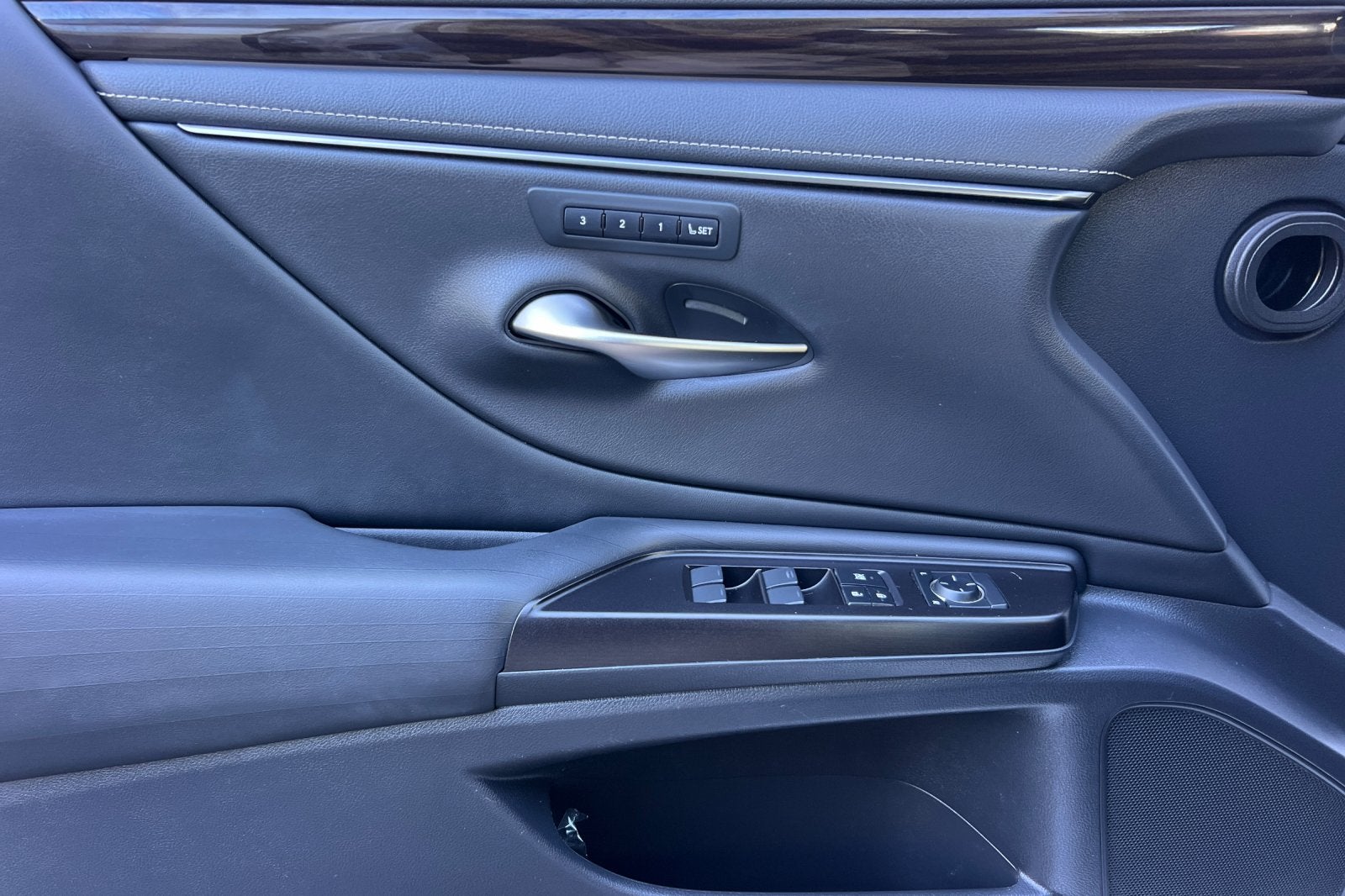 2019 Lexus ES 300h Luxury
