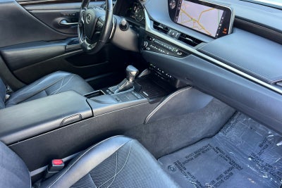 2019 Lexus ES 300h Luxury