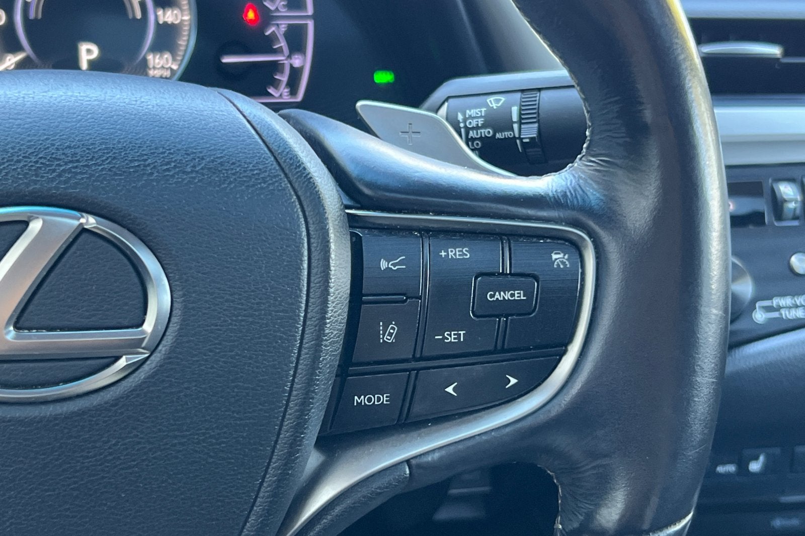 2019 Lexus ES 300h Luxury