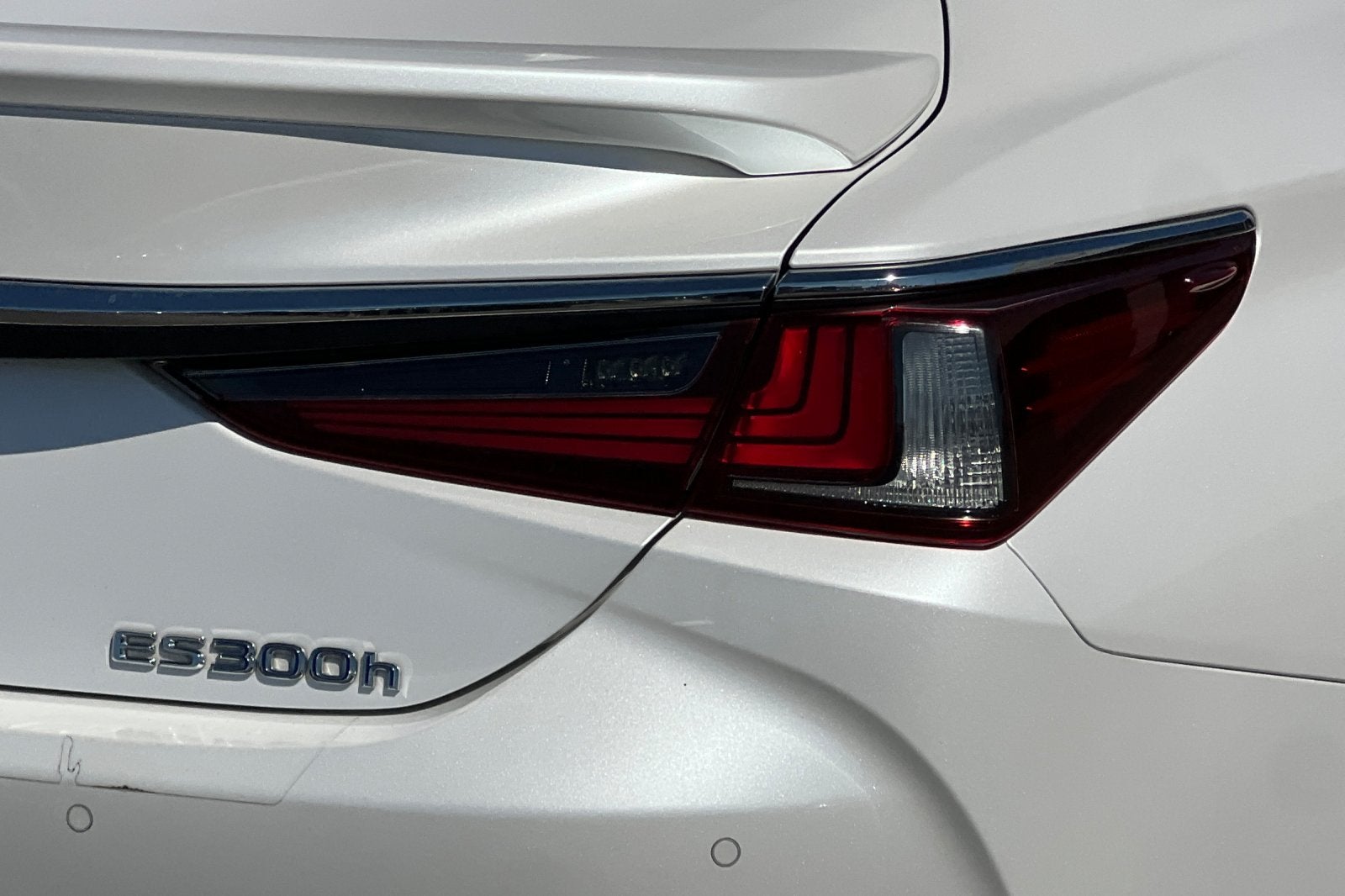 2019 Lexus ES 300h Luxury