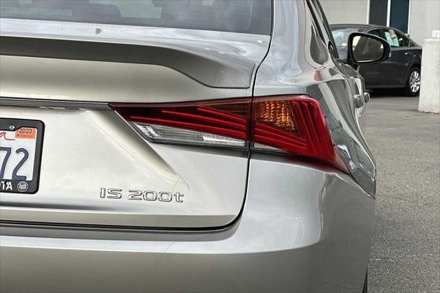 2017 Lexus IS 