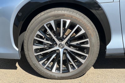 2023 Lexus RZ 450e Luxury