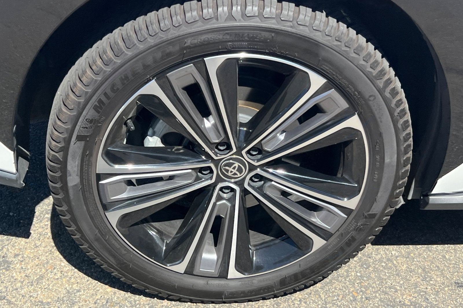 2023 Toyota bZ4X Limited