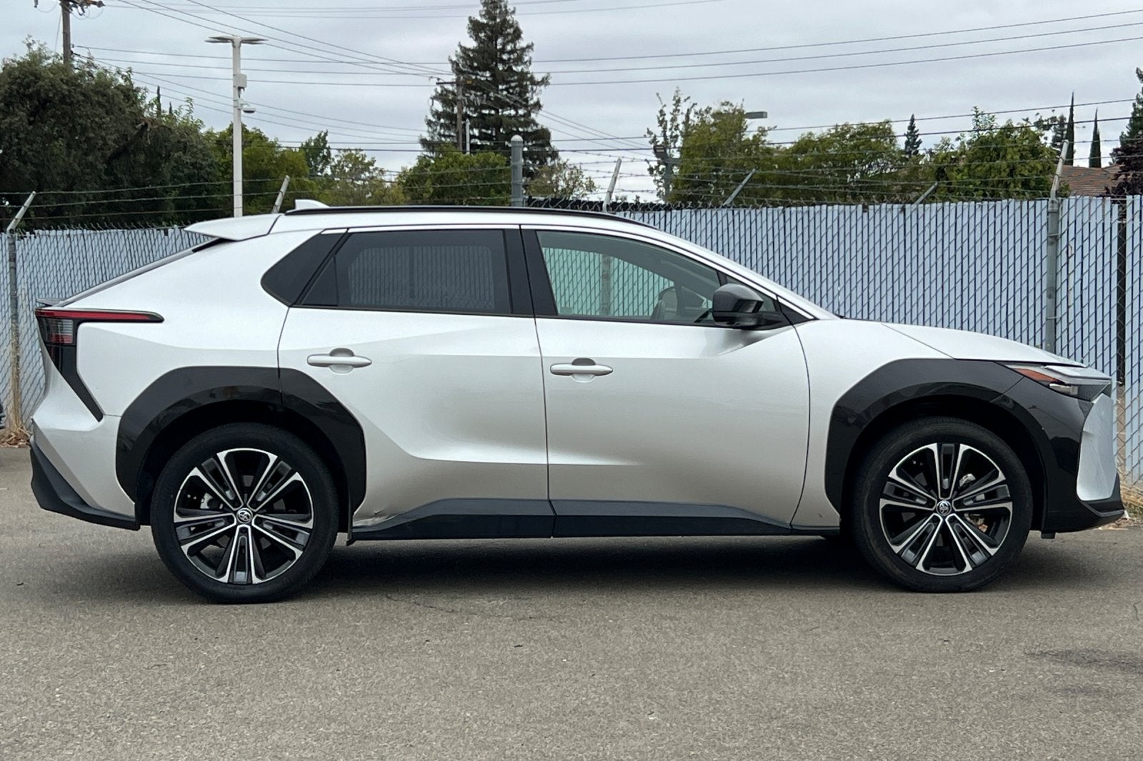 2023 Toyota bZ4X Limited