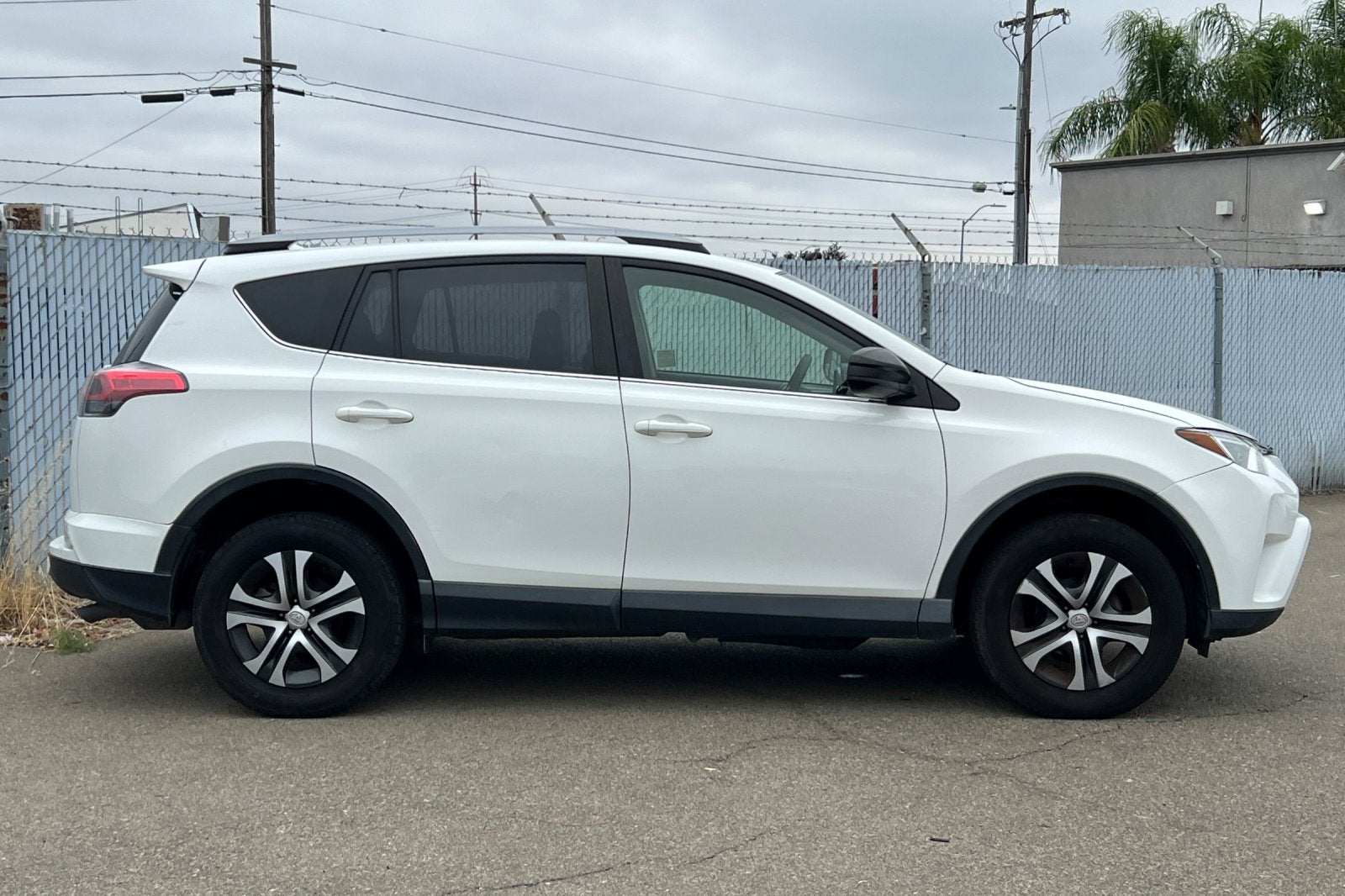 2017 Toyota RAV4 LE