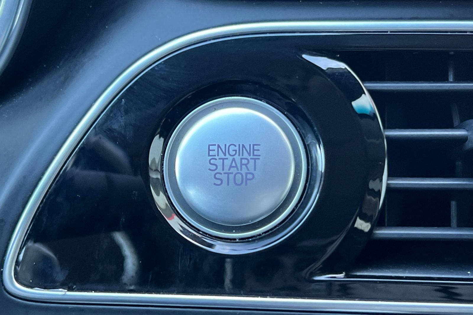 2022 Genesis G70 2.0T