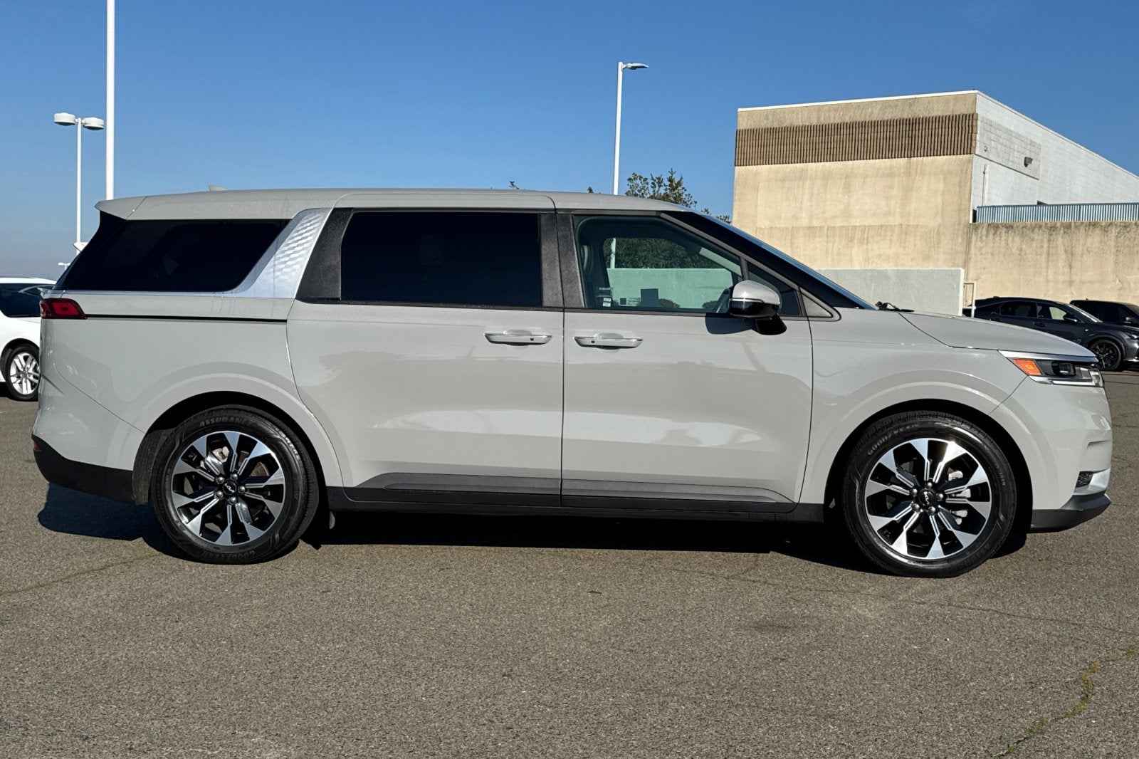 2024 Kia Carnival EX