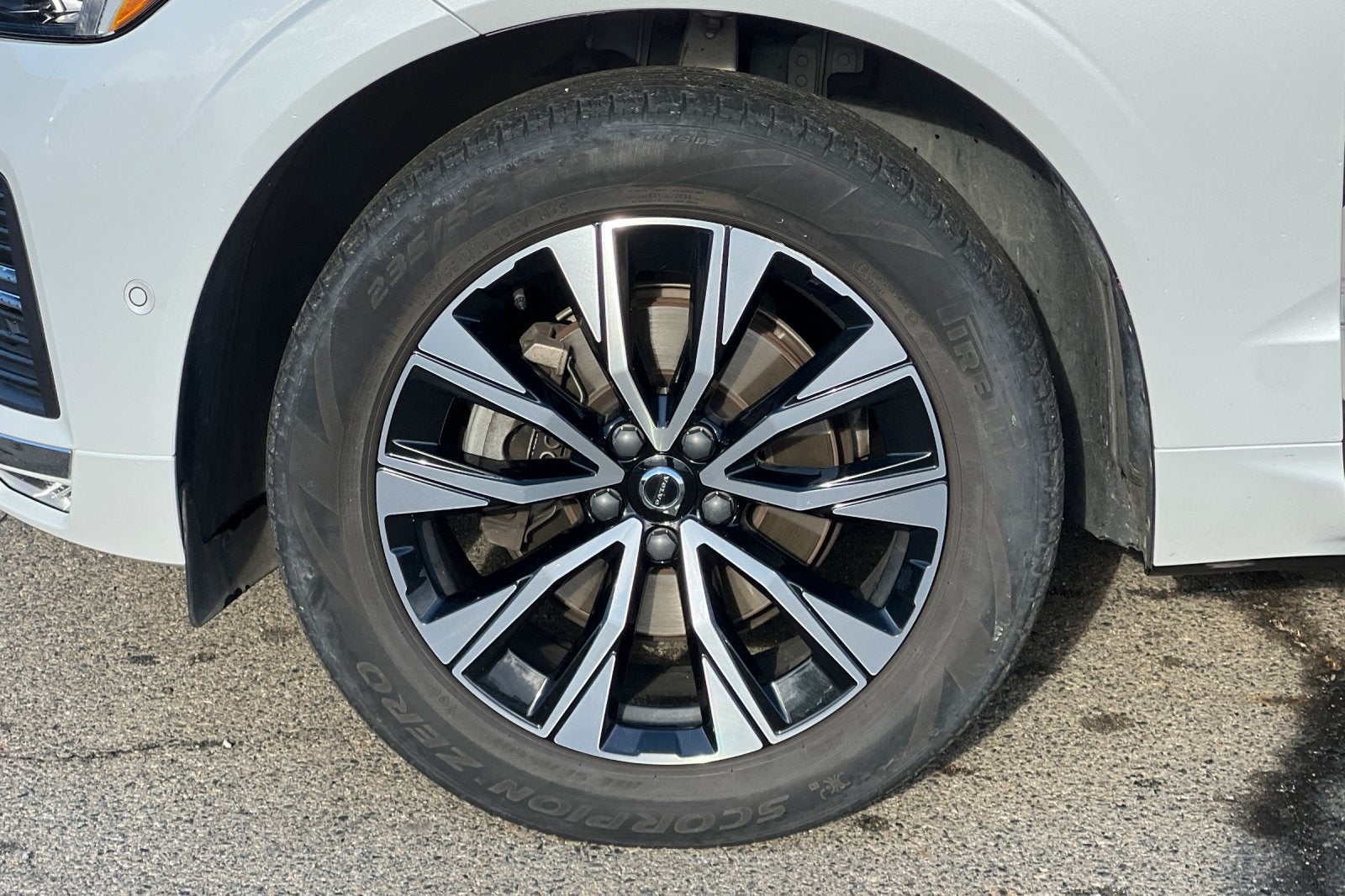 2023 Volvo XC60 Plus Bright Theme