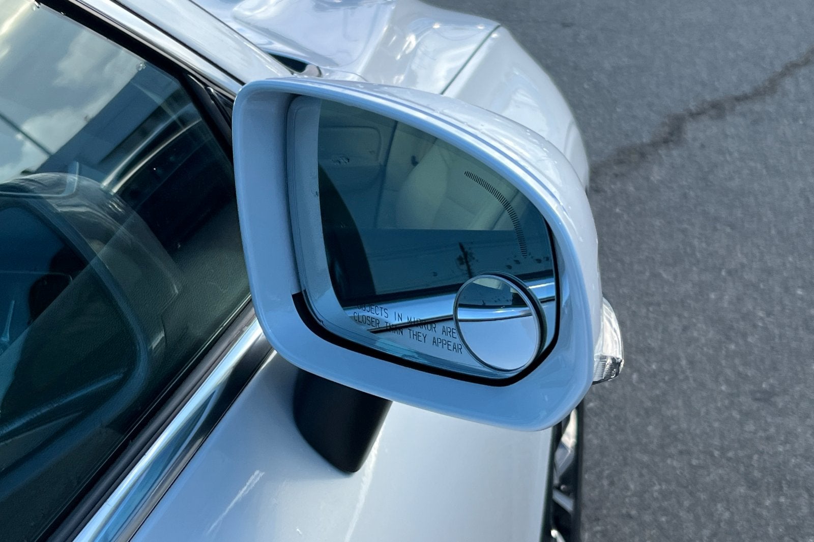 2023 Volvo XC60 Plus Bright Theme