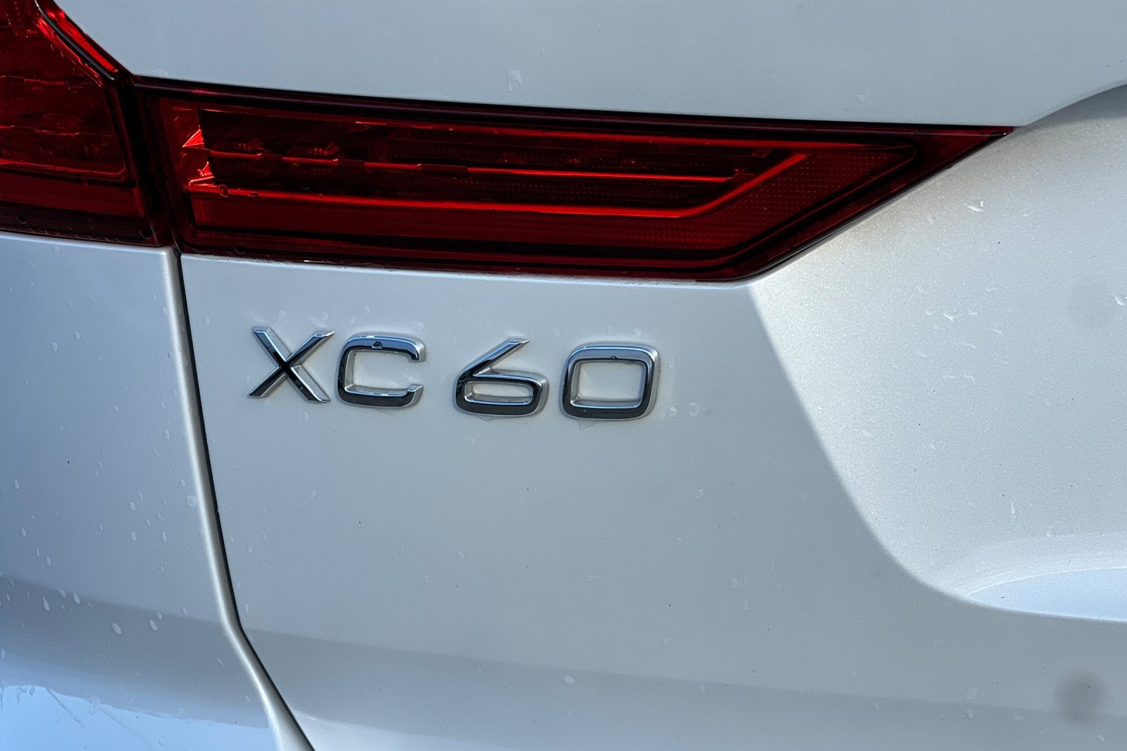 2023 Volvo XC60 Plus Bright Theme
