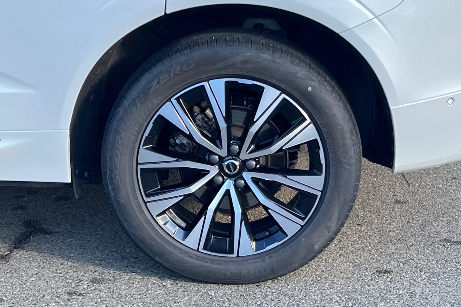 2023 Volvo XC60 Plus Bright Theme