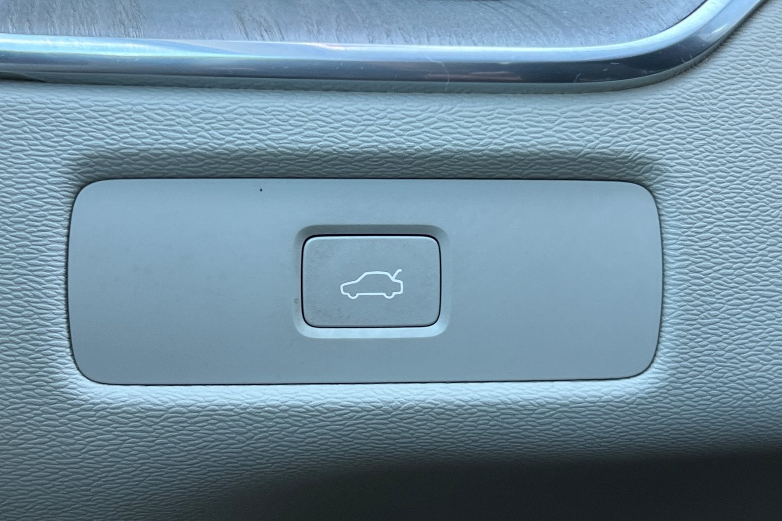 2023 Volvo XC60 Plus Bright Theme