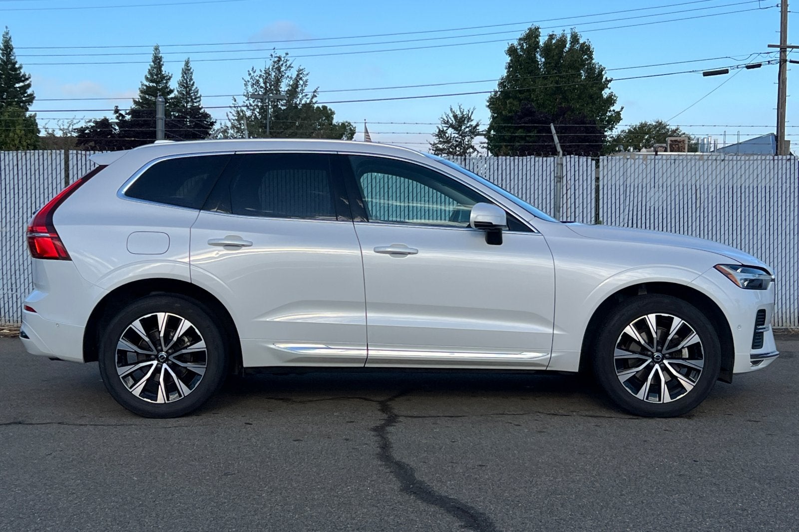 2023 Volvo XC60 Plus Bright Theme