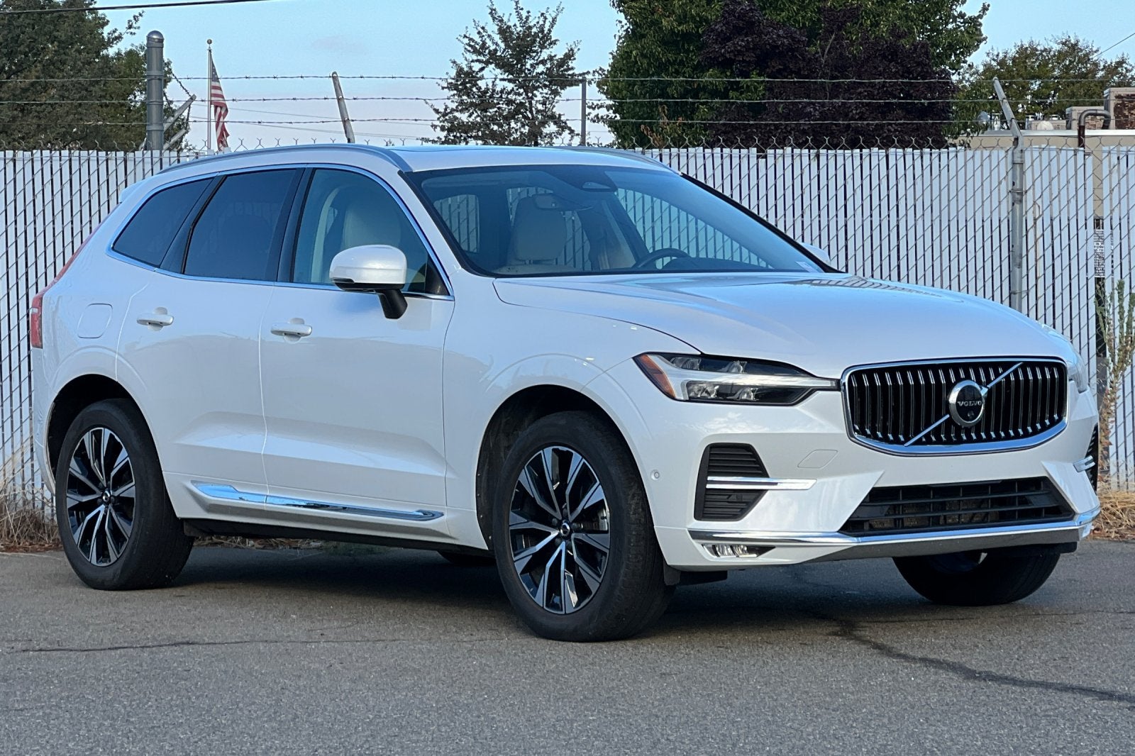 2023 Volvo XC60 Plus Bright Theme