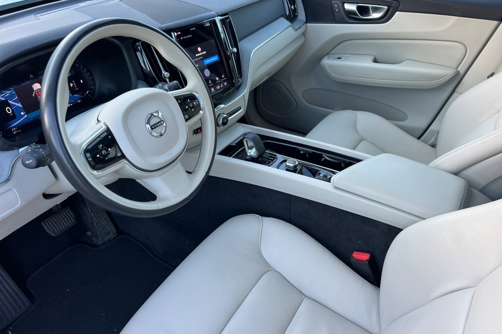 2023 Volvo XC60 Plus Bright Theme